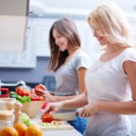 women preparing lunch1
